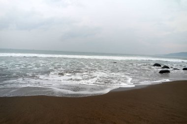 Pelabuhan Ratu Sukabumi, Batı Java 'da çok güzel deniz suyu olan güzel bir sahil.