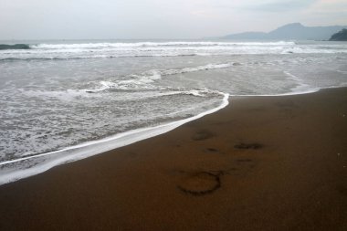 Pelabuhan Ratu Sukabumi, Batı Java 'da çok güzel deniz suyu olan güzel bir sahil.