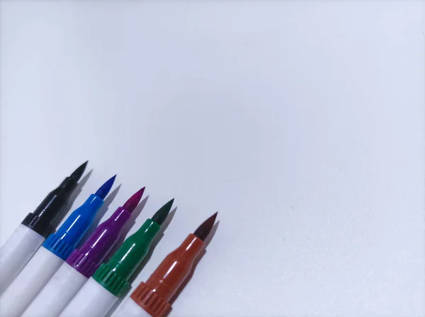 Pinselstift Mit Dunkler Farbe Gebrauchsfertig Für Isolierten Weißen Hintergrund — Stockfoto