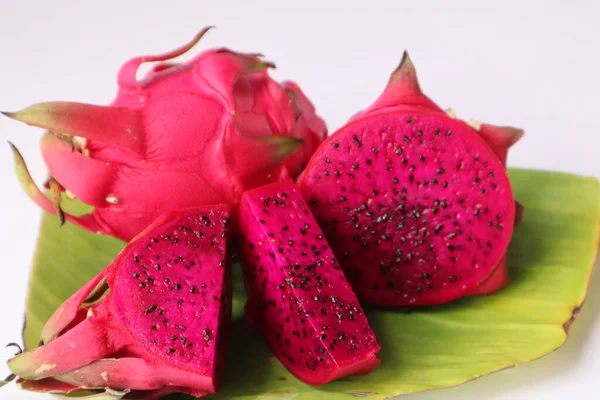 Fruta Vermelha Dragão Carne Pitaya Pitahaya Cortada Fatias Prontas Para — Fotografia de Stock