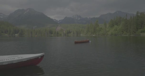 Lac Dans Les Montagnes Tatra Strbskie Pleso Dans Les Montagnes — Video