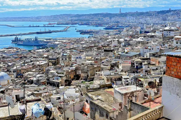 Cezayir 'in liman başkentinin manzarası - Cezayir