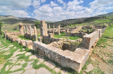   Cezayir topraklarında yer alan Roma şehri Cuicul 'un kalıntılarının manzarası                             