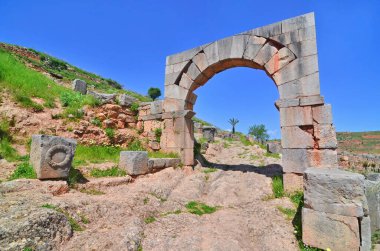 Cezayir 'deki Roma şehri Tiddis' in harabelerinin manzarası