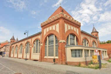 Polonya 'nın Bydgoszcz kentindeki eski şehrin sokaklarına bak.