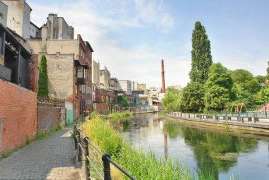      Bydgoszcz 'deki eski kasaba manzarası kanallarda, Polonya                          