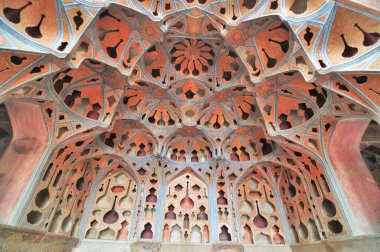 Ali Qapu Sarayı 'ndaki Music Hall ve İran' ın İsfahan şehrindeki