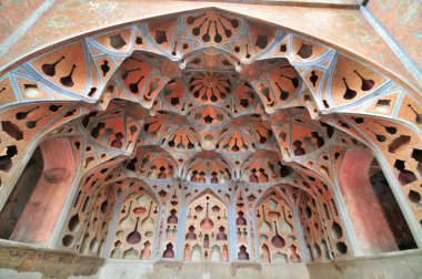 Ali Qapu Sarayı 'ndaki Music Hall ve İran' ın İsfahan şehrindeki