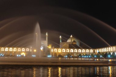 İran 'ın İsfahan kentindeki Şah Camii.