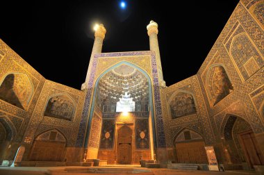İran 'ın İsfahan kentindeki Şah Camii.