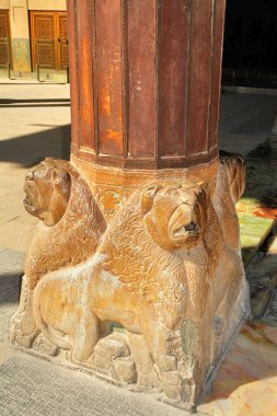     İsfahan 'daki Chehel Sotoun 