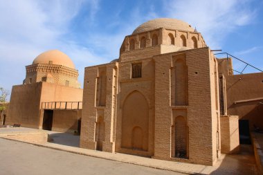 Bogheh-e Davazdah Emam Yazd 'ın 11. yüzyıldan kalma en eski yapısıdır.. 