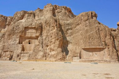        İran 'ın Fars ilindeki Persepolis' in Naqsh-e Rostam mezarlığı                        