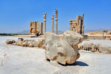   Tüm ulusların geçidi; İran 'ın antik Persepolis kentinin girişi                             