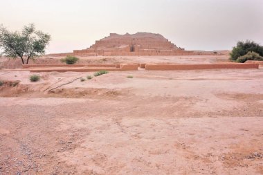 İran 'ın Khuzestan bölgesinde Chogha Zanbil ziggurat antik Elamite kompleksi