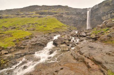 Fossurin Foss, Faroe Adaları Streymoy 'daki en yüksek şelalelerden biri.