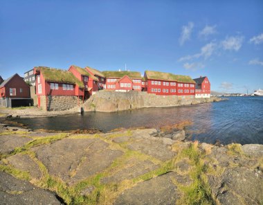 Faroe Adaları 'nın başkenti Torshavn' un eski Tinganes kasabası. 