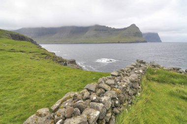 Faroe Adaları 'ndaki Vidareidi köyündeki kilise, Atlatntic Okyanusu, Danimarka