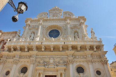 İtalya, Lecce 'deki Barok tarzı kilise Bazilikası di Santa Croce.