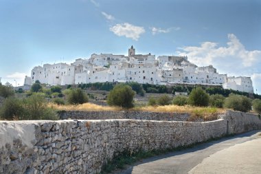 Ostuni, İtalya 'nın Apulia bölgesinde, Brindisi iline bağlı bir şehir.