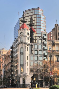 Buenos Aires 'teki Plaza Lavalle General Lavalle' ın anıtıyla, Arjantin