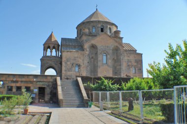 Aziz Hripsime Kilisesi, Vagharshapat 'ta 7. yüzyıl Ermeni Kilisesi (Etchmiadzin)