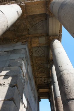Garni Tapınağı Ermenistan 'daki tek Greko-Romen sütunlu bina..