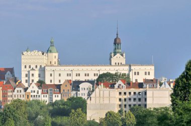 Ducal Şatosu, Polonya 'nın Szczecin kentindeki Pomeranya Düklerinin Kalesi olarak da bilinir.