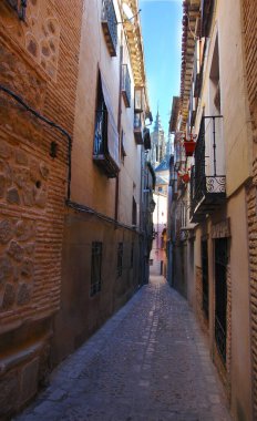 İspanya 'nın Toledo şehrindeki katedralin çan kulesi.