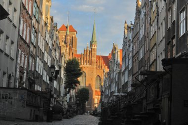       Polonya 'nın eski Gdask kasabasındaki Mariacka Caddesi.                         