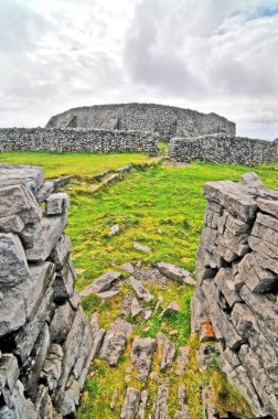 Dun Aengus - İrlanda Cumhuriyeti 'nin Galway ilçesinin Aran Adaları' ndaki tarih öncesi tepe kaleleri