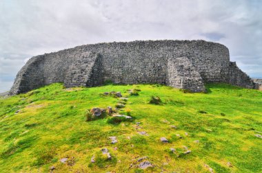 Dun Aengus - İrlanda Cumhuriyeti 'nin Galway ilçesinin Aran Adaları' ndaki tarih öncesi tepe kaleleri
