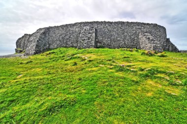 Dun Aengus - İrlanda Cumhuriyeti 'nin Galway ilçesinin Aran Adaları' ndaki tarih öncesi tepe kaleleri