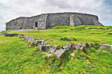 Dun Aengus - İrlanda Cumhuriyeti 'nin Galway ilçesinin Aran Adaları' ndaki tarih öncesi tepe kaleleri