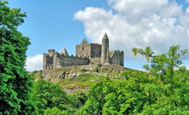 Cashel Kayası. İrlanda 'nın Cashel şehrinde tarihi bir yer.. 