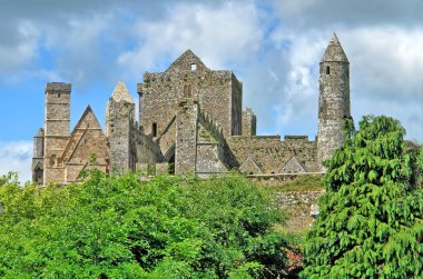 Cashel Kayası. İrlanda 'nın Cashel şehrinde tarihi bir yer.. 