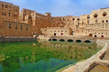     Yemen 'deki Habab' ın eski şehir su deposunun manzarası.                           