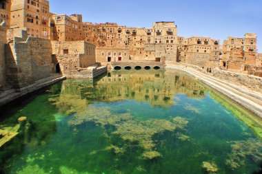     Yemen 'deki Habab' ın eski şehir su deposunun manzarası.                           