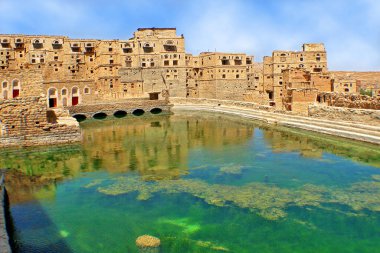    Yemen 'deki Nababa' nın eski şehir su deposunun manzarası                            