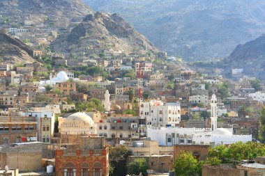  Taiz, Yemen 'in güneybatısında, Yemen Dağlık Bölgesi' nde, liman kenti Mocha 'nın yakınında yer alan bir şehir.                              