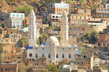    Mudhaffar Camii, Yemen 'in Taiz kentinin eski kısmının merkezinde yer almaktadır.                            