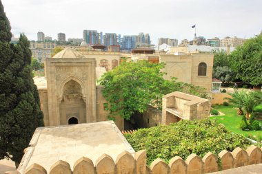     Azerbaycan 'ın Bakü kentindeki Shirvanshahs Sarayı' nda Khalilullah Ana 'nın mezarında.                            