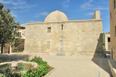     Azerbaycan 'ın Bakü kentindeki Shirvanshahs Sarayı' nda Khalilullah Ana 'nın mezarında.                            