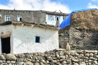 Xinaliq 'in uzak köyü Azerbaycan' ın Quba bölgesindeki Büyük Kafkaslar boyunca uzanan bir tepenin üzerinde yer almaktadır.                               