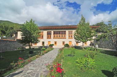 Shakikhanov 'un evi Azerbaycan' ın Sheki kentindeki Azerbaycan mimarisinin bir anıtı.