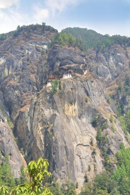 Taktshang Manastırı, Bhutan 'da bir kaya kayalığında kaplan yuvası olarak adlandırıldı.