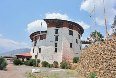        Bhutan 'daki Paro Ta-dzong tarihi binası.                        