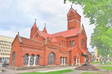      Azizler Kilisesi Simon ve Helena Kızıl Kilise olarak da bilinir.                          