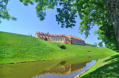 Belarus 'taki Radziwi ailesinin Nesvizh Kalesi