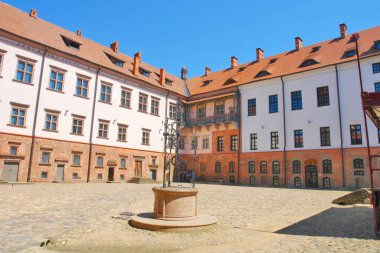      Mir Kalesi Kompleksi tarihi bir kale ve Beyaz Rusya 'da bir UNESCO Dünya Mirası Alanı.                          